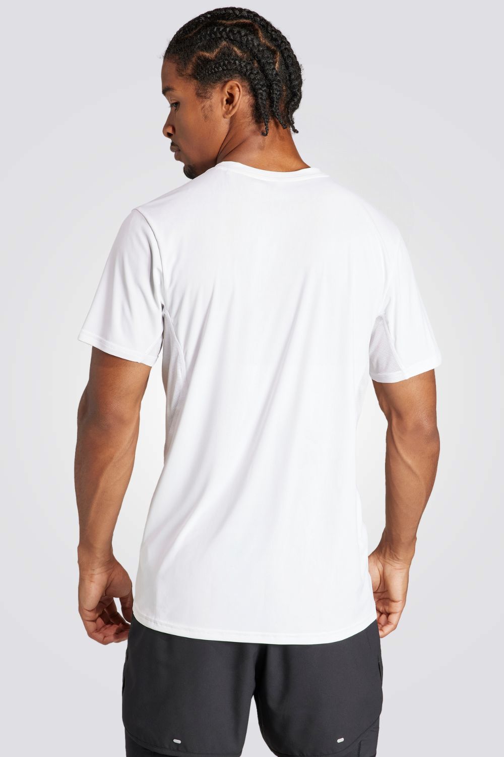 טישירט לגברים ESSENTIALS בצבע לבן