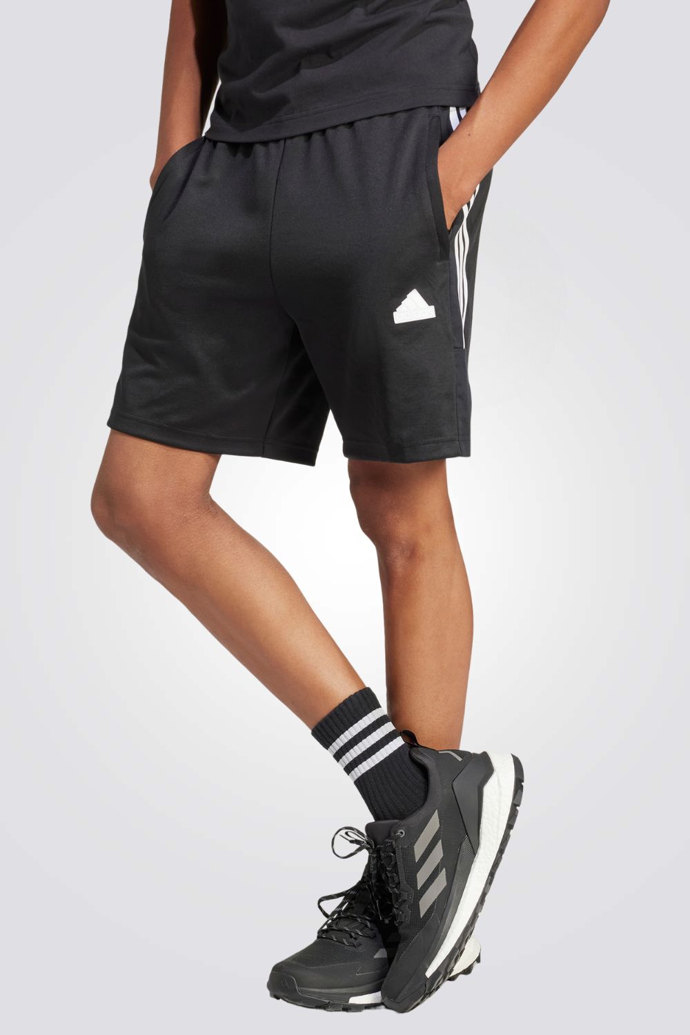 מכנסיים קצרים לגברים TIRO בצבע שחור ולבן