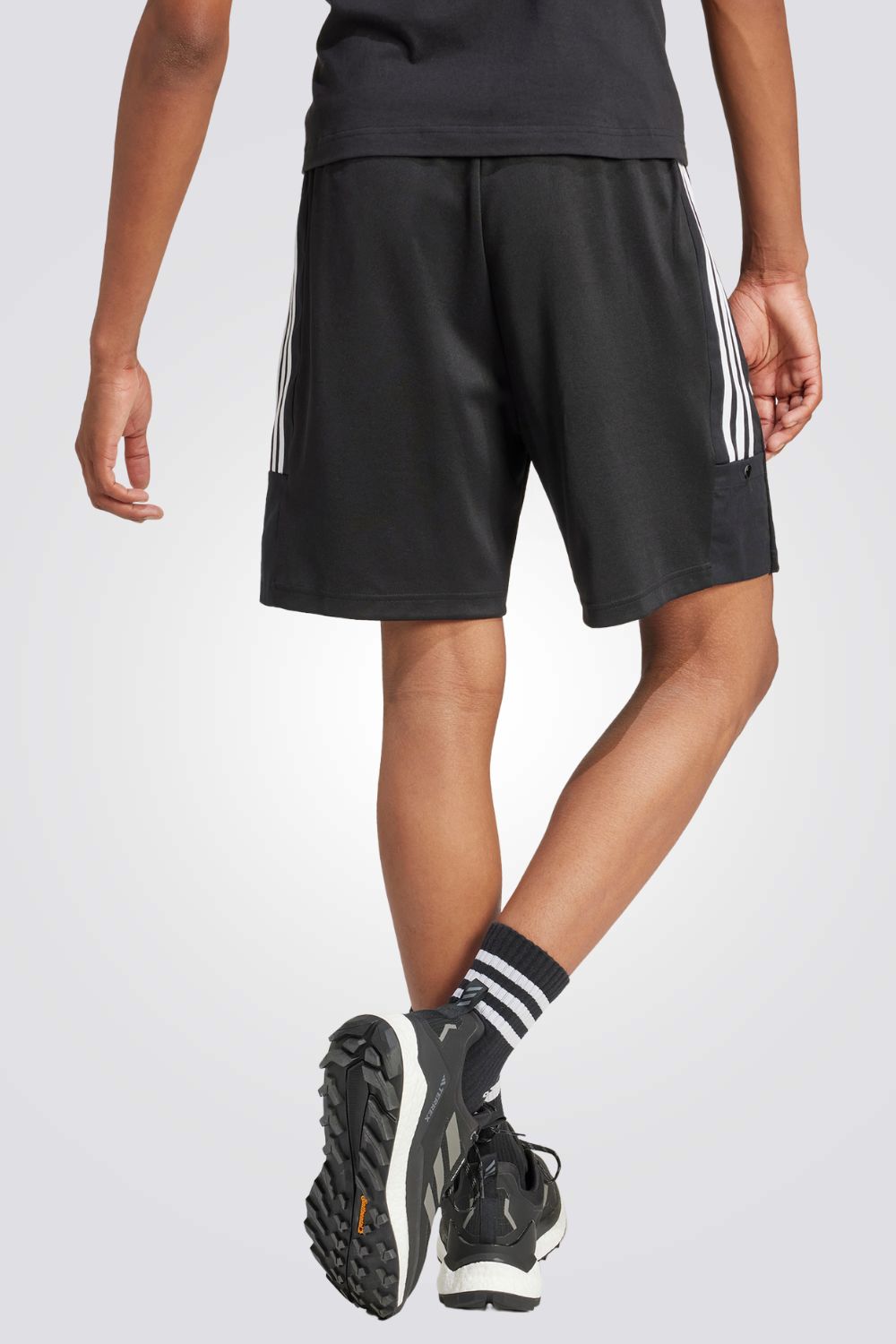 מכנסיים קצרים לגברים TIRO בצבע שחור ולבן