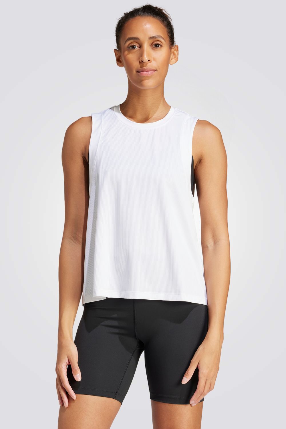 גופייה לנשים STUDIO בצבע לבן