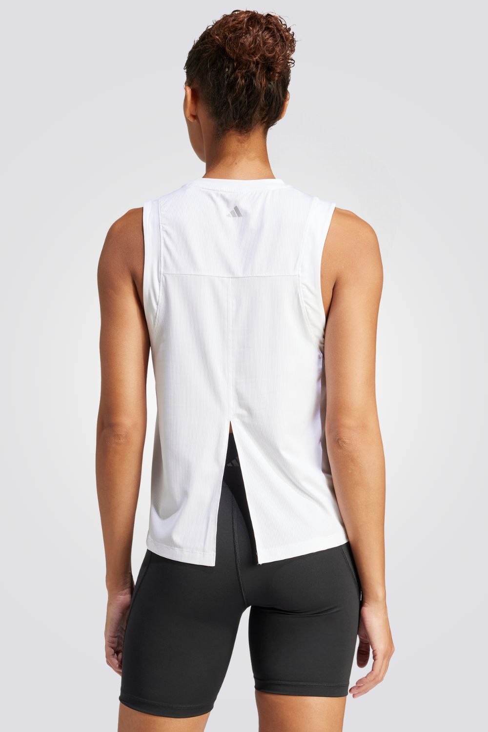 גופייה לנשים STUDIO בצבע לבן