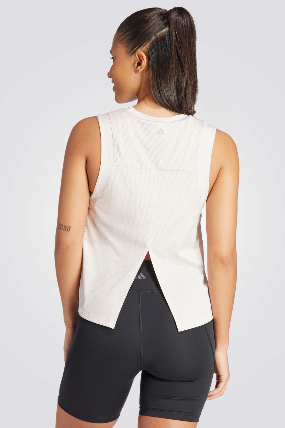 גופייה לנשים STUDIO בצבע אפור בהיר