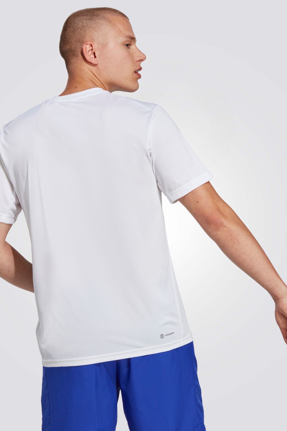 טישירט לגברים ESSENTIALS TRAINING בצבע לבן