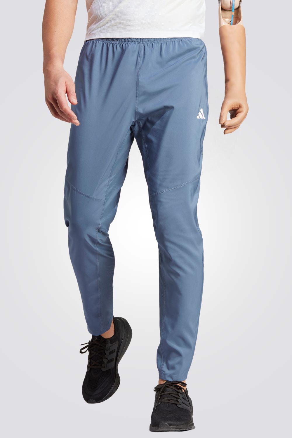 מכנסיים ארוכים לגברים OWN THE RUN בצבע כחול בהיר