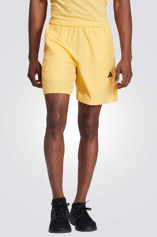 מכנסיים קצרים לנשים TRAIN ESSENTIALS WOVEN בצבע צהוב