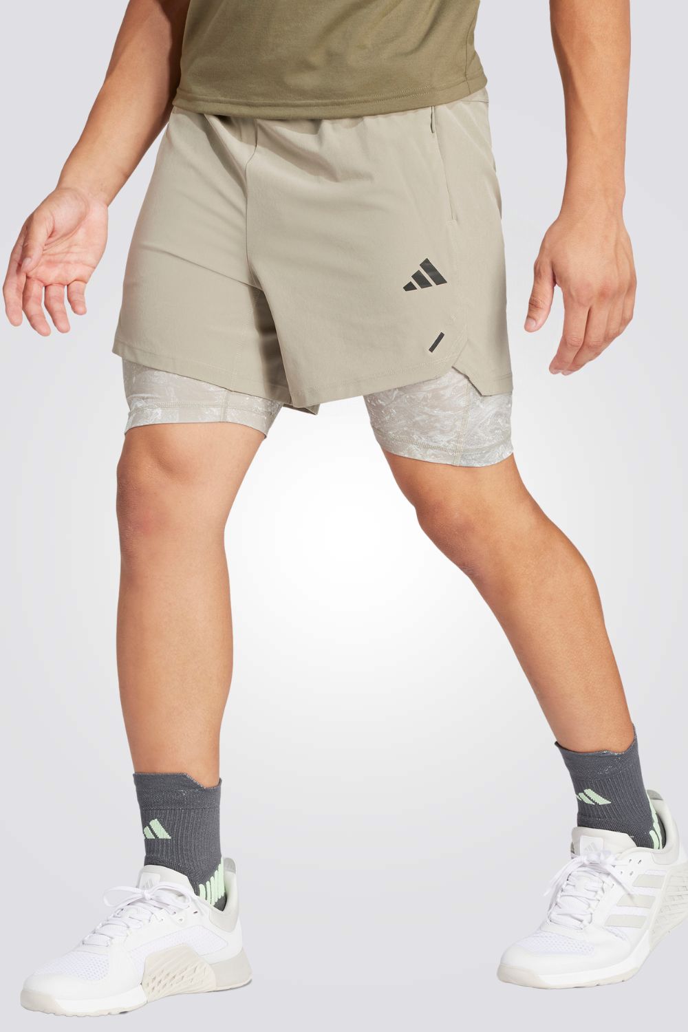 מכנסיים קצרים לגברים POWER WORKOUT 2-IN-1 בצבע אפור