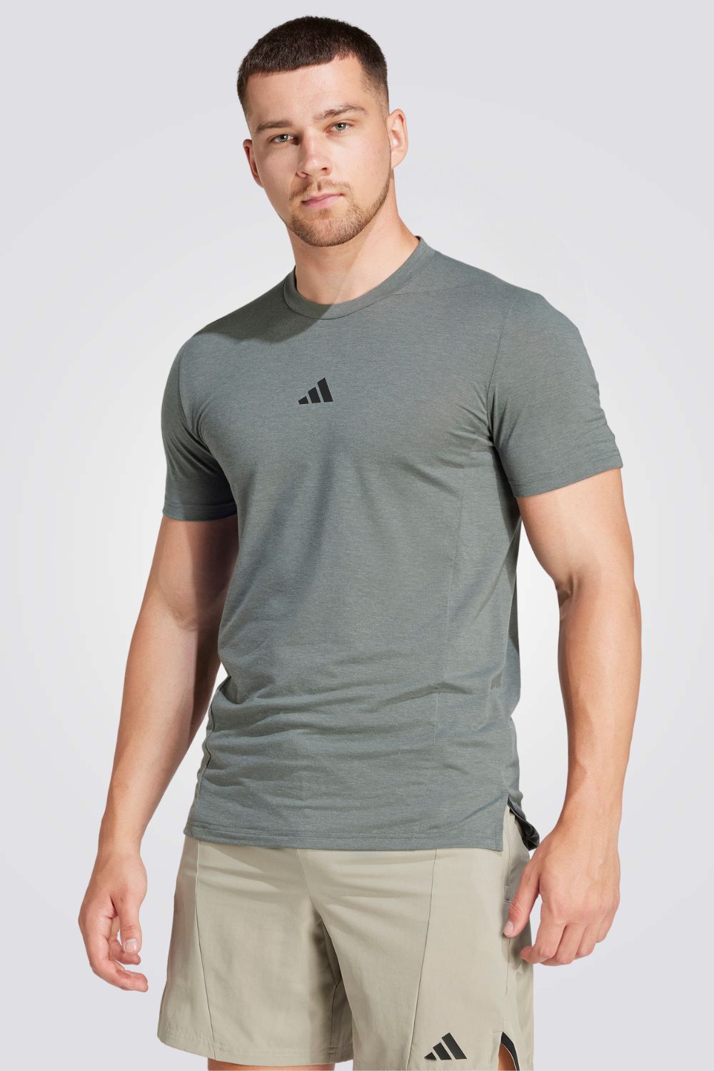 טישירט לגברים DESIGNED FOR TRAINING בצבע אפור