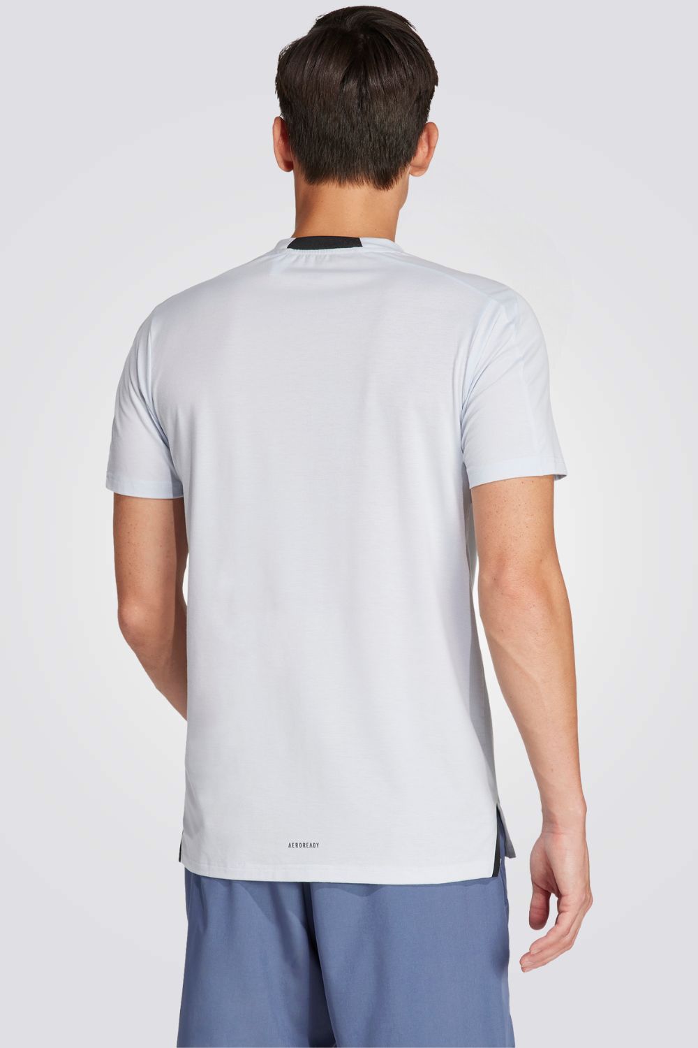 טישירט לגברים DESIGNED FOR TRAINING  בצבע תכלת בהיר