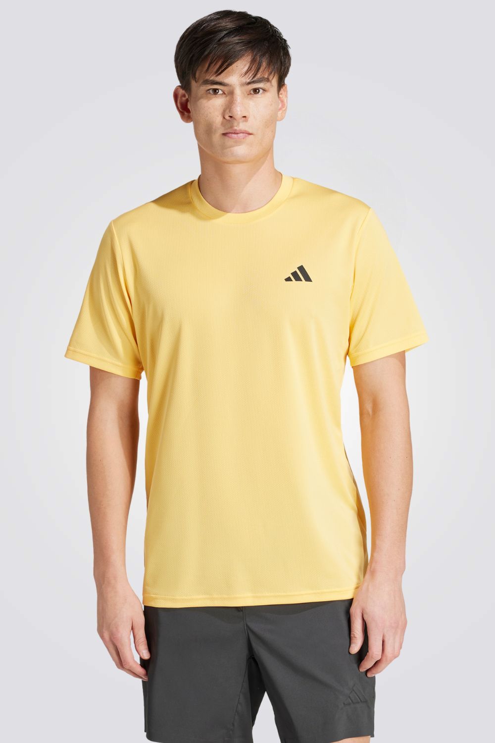טישירט לגברים TRAIN ESSENTIALS BASE בצבע צהוב