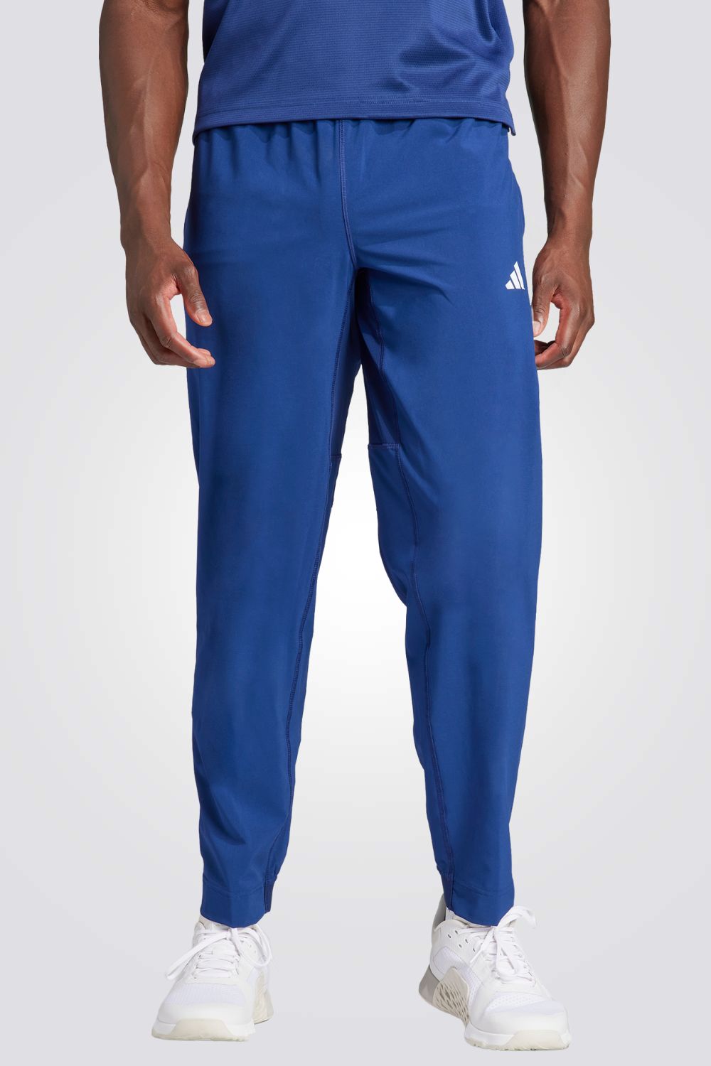 מכנסיים ארוכים לגברים TRAIN ESSENTIALS WOVEN בצבע כחול