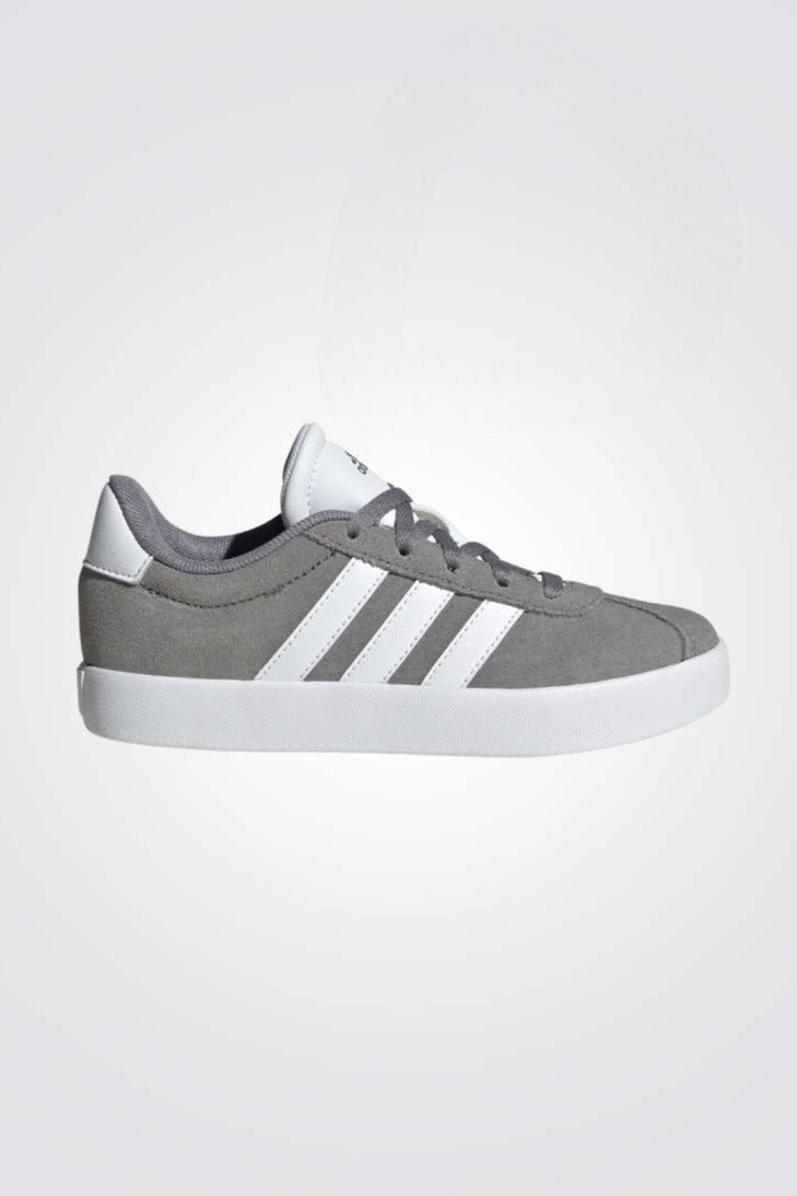 נעליים מבית המותג ADIDAS בעלות ריפוד פנימי שעוטף את הרגל והופך כל צעד לרך במיוחד, סולייה חיצונית מגומי ששומרת על יציבות של הרגל