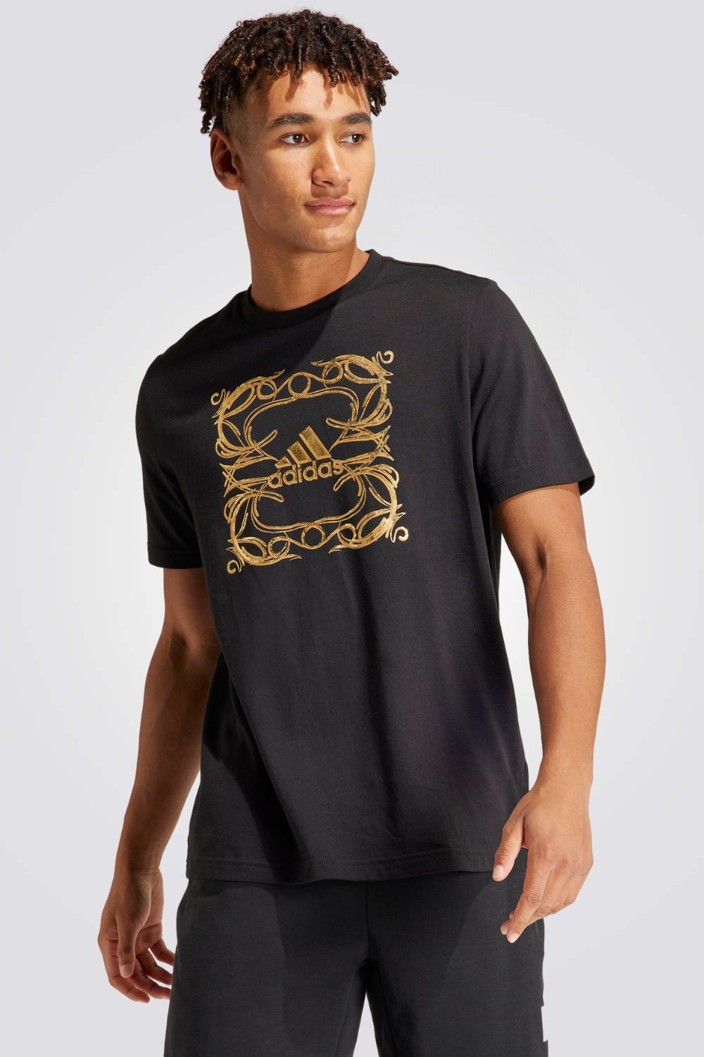 טישירט לגברים METALLIC GRAPHIC בצבע שחור