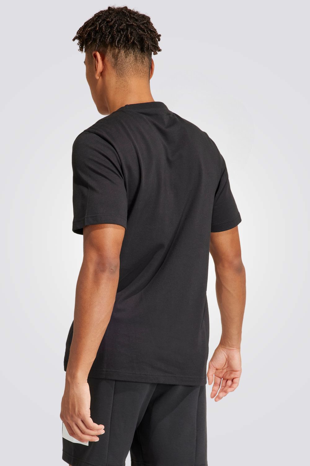 טישירט לגברים METALLIC GRAPHIC בצבע שחור