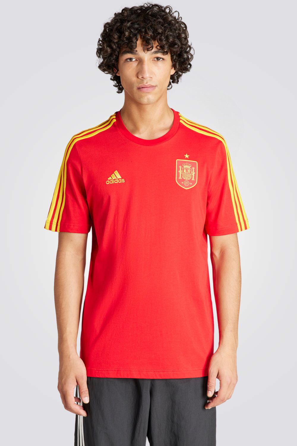 טישירט לגברים SPAIN DNA 3-STRIPES בצבע אדום וצהוב