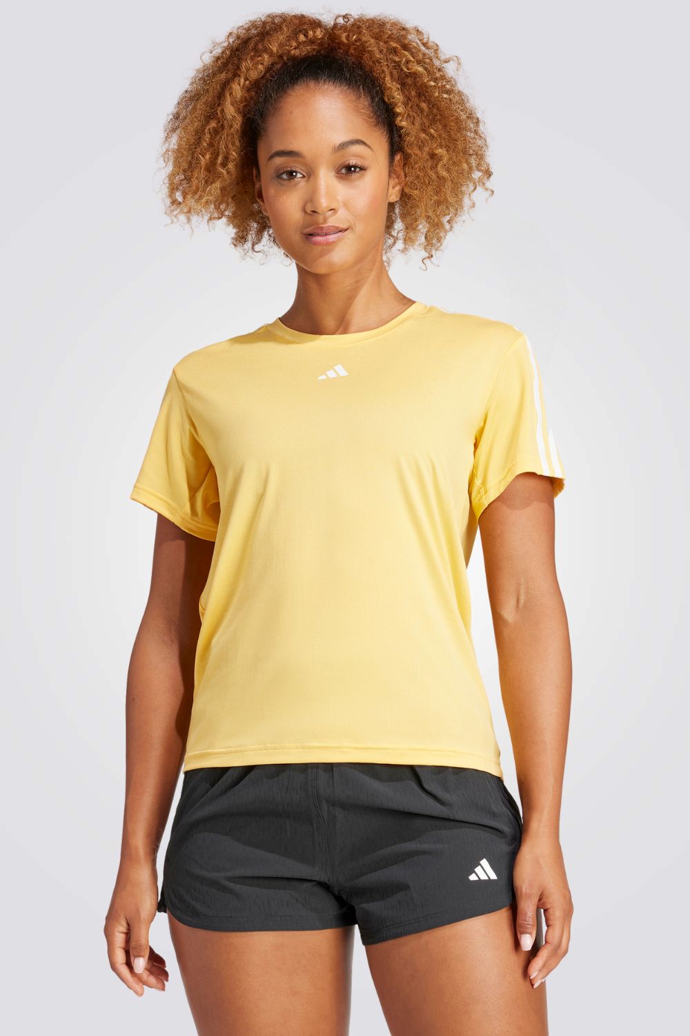 טישירט לנשים AEROREADY TRAIN ESSENTIALS 3-STRIPES בצבע צהוב