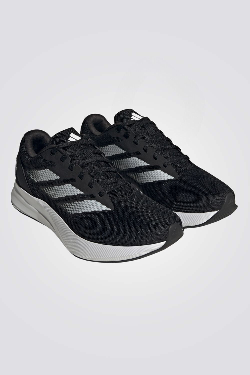 נעלי ספורט לגברים DURAMO RC SHOES בצבע שחור ולבן