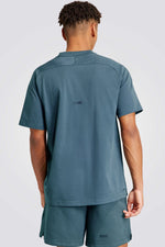 חולצה מבית המותג ADIDAS משלבת, נוחות בלתי מתפשרת ואופנתיות יומיומית ומתאימה לכל לבוש שתבחר . הרכב בד : סריג כפול 65% כותנה, 35% פוליאסטר ממוחזר