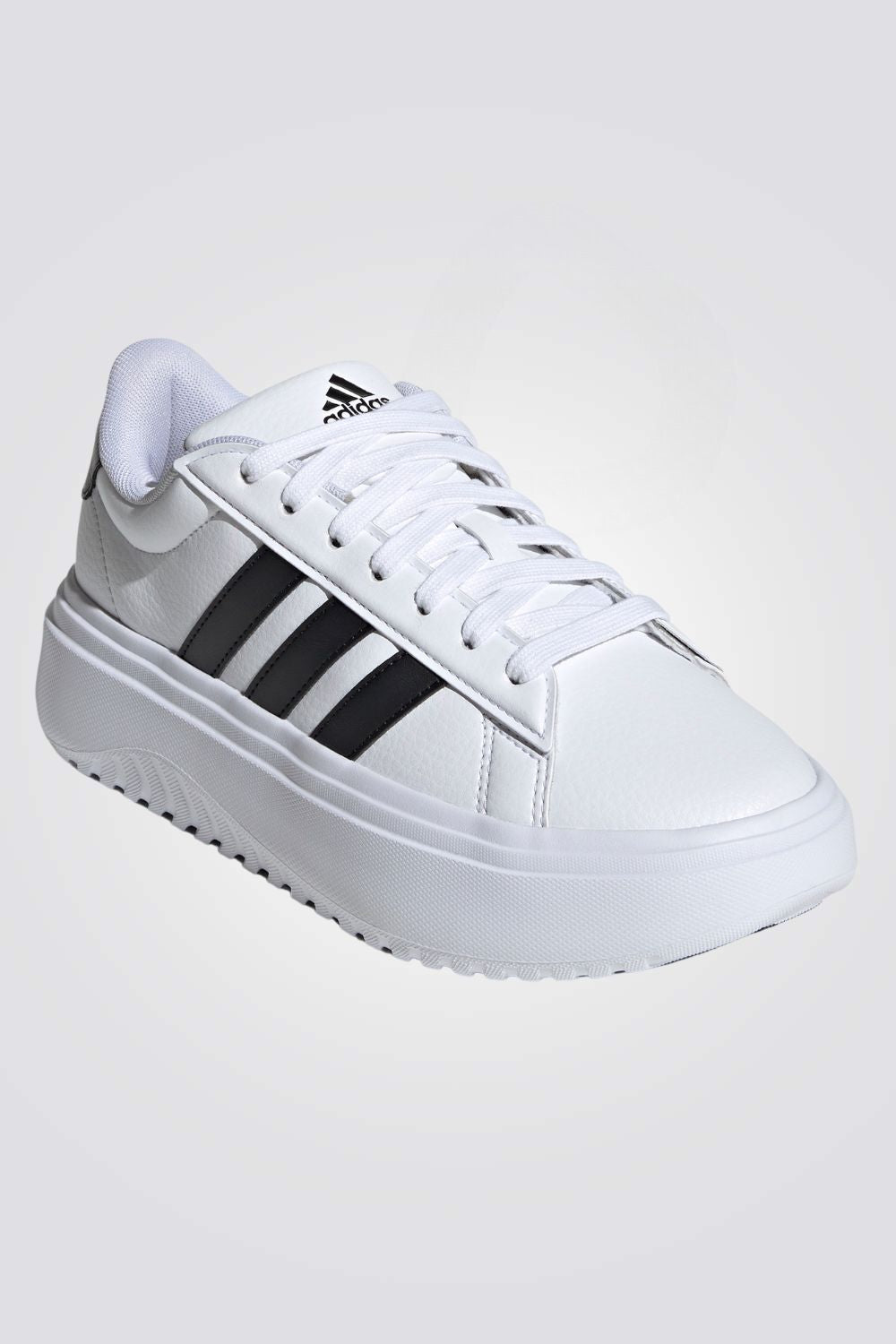 נעליים מבית המותג ADIDAS, בעלות מדרס פנימי בטכנולוגית Cloudfoam  שמספק נוחות מלאה בכל צעד. סולייה חיצונית שמאפשרת אחיזה מלאה בקרקע.