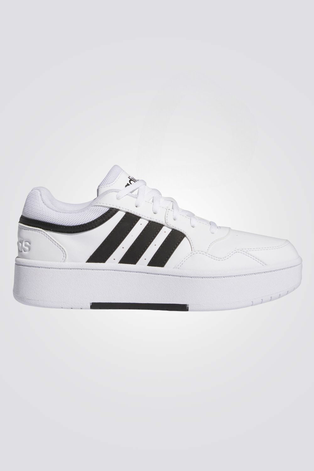 נעליים מבית המותג ADIDAS בעלות מדרס פנימי רך שמספק נוחות בלתי מתפשרת, סולייה חיצונית שמייצרת אחיזה מלאה בקרקע 