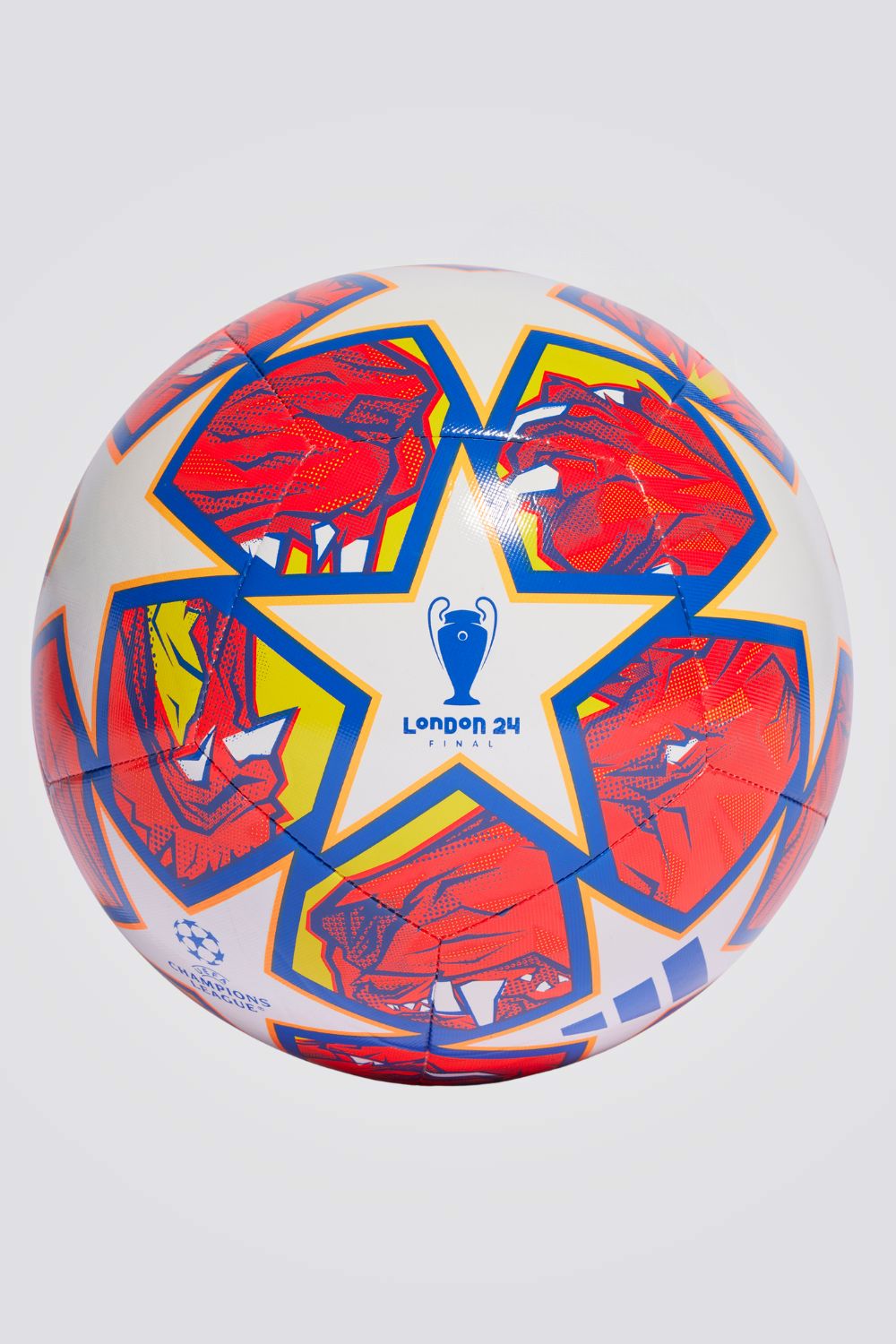 כדורגל מבית המותג ADIDAS עשויה מחומר עמיד שמאפשר ביצועים גבוהים במהלך המשחק . הרכב בד : כיסוי 100% TPU ממוחזר