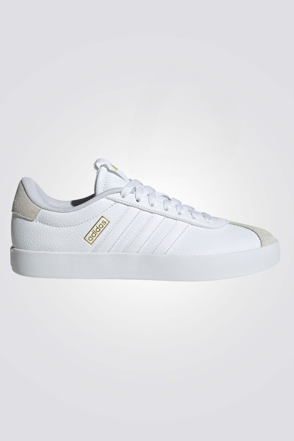 נעליים מבית המותג ADIDAS בעלות מדרס פנימי שעוטף את הרגל בצורה הטובה ביותר עם נוחות מקסימלית, סולייה חיצונית מגומי שמספקת אחיזה מלאה בקרקע 