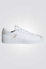 נעליים מבית המותג ADIDAS בעלות מדרס פנימי שעוטף את הרגל בצורה הטובה ביותר עם נוחות מקסימלית, סולייה חיצונית מגומי שמספקת אחיזה מלאה בקרקע 