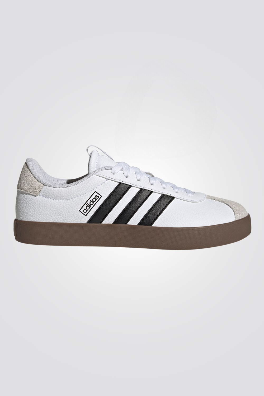 נעליים מבית המותג ADIDAS בעלות מדרס פנימי שעוטף את הרגל בצורה הטובה ביותר עם נוחות מקסימלית, סולייה חיצונית מגומי שמספקת אחיזה מלאה בקרקע 