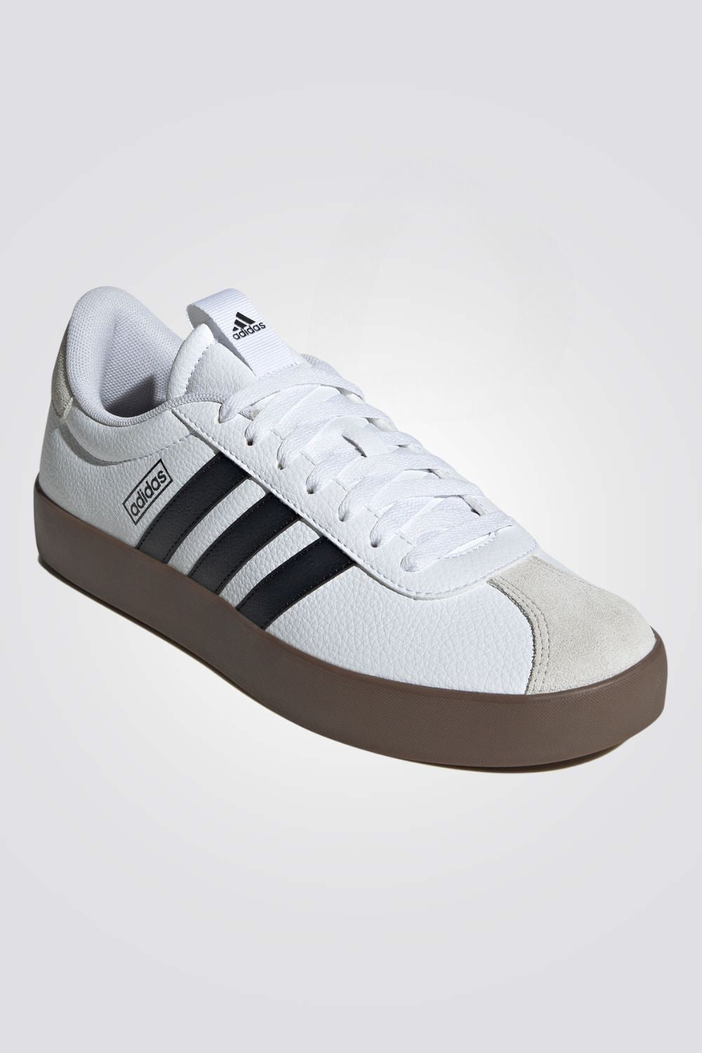 נעליים מבית המותג ADIDAS בעלות מדרס פנימי שעוטף את הרגל בצורה הטובה ביותר עם נוחות מקסימלית, סולייה חיצונית מגומי שמספקת אחיזה מלאה בקרקע 