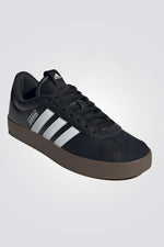 נעליים מבית המותג ADIDAS בעלות מדרס פנימי שעוטף את הרגל בצורה הטובה ביותר עם נוחות מקסימלית, סולייה חיצונית מגומי שמספקת אחיזה מלאה בקרקע 