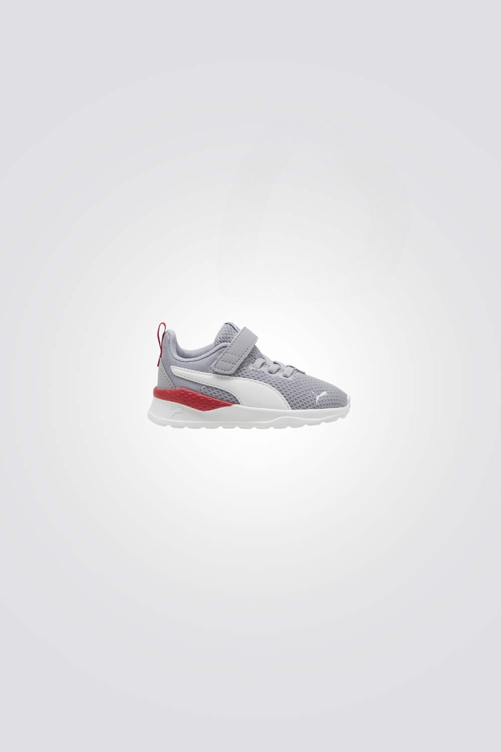 נעליים מבית המותג PUMA בעלות מדרס פנימי שמספק נוחות בלתי מתפשרת , ועוטף את הרגל שלהם ברכות בכל צעד וסגירת סקוטץ' להתאמה מושלמת.