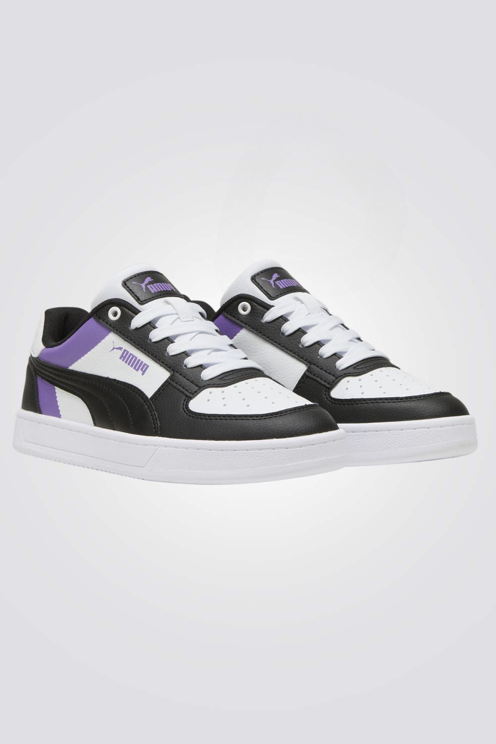 נעליים מבית המותג PUMA בעלות מדרס פנימי, ששומר על הרגל והופך כל צעד לרך ונוח, סולייה חיצונית ששומרת על אחיזה מלאה בקרקע.