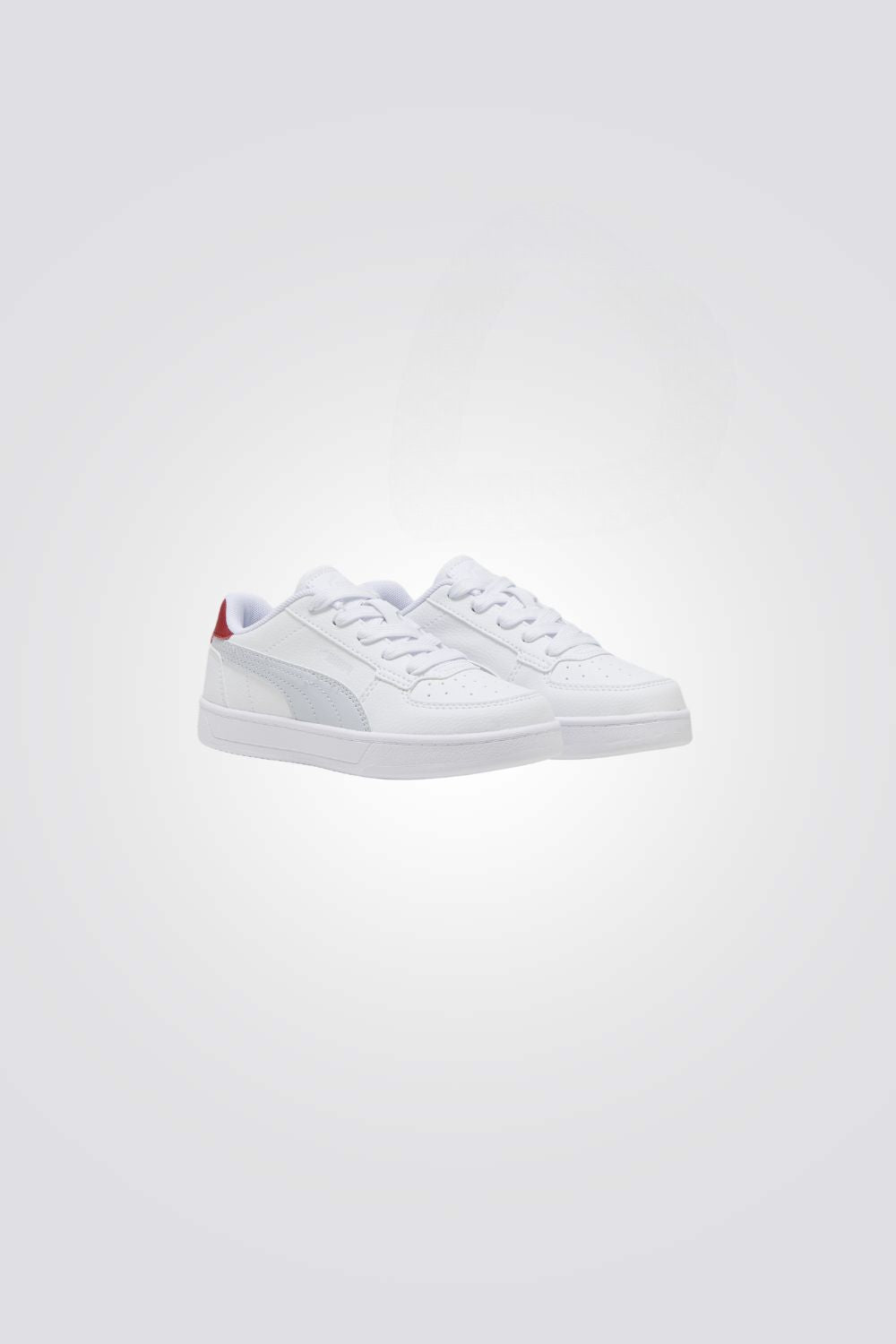 נעליים מבית המותג PUMA בעלות מדרס פנימי, ששומר על הרגל והופך כל צעד לרך ונוח, סולייה חיצונית ששומרת על אחיזה מלאה בקרקע.