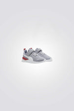 נעליים מבית המותג PUMA בעלות מדרס פנימי, שעוטף את הרגל והופך כל צעד שלהם לרך במיוחד. סולייה חיצונית, שמאפשרת אחיזה מלאה בקרקע