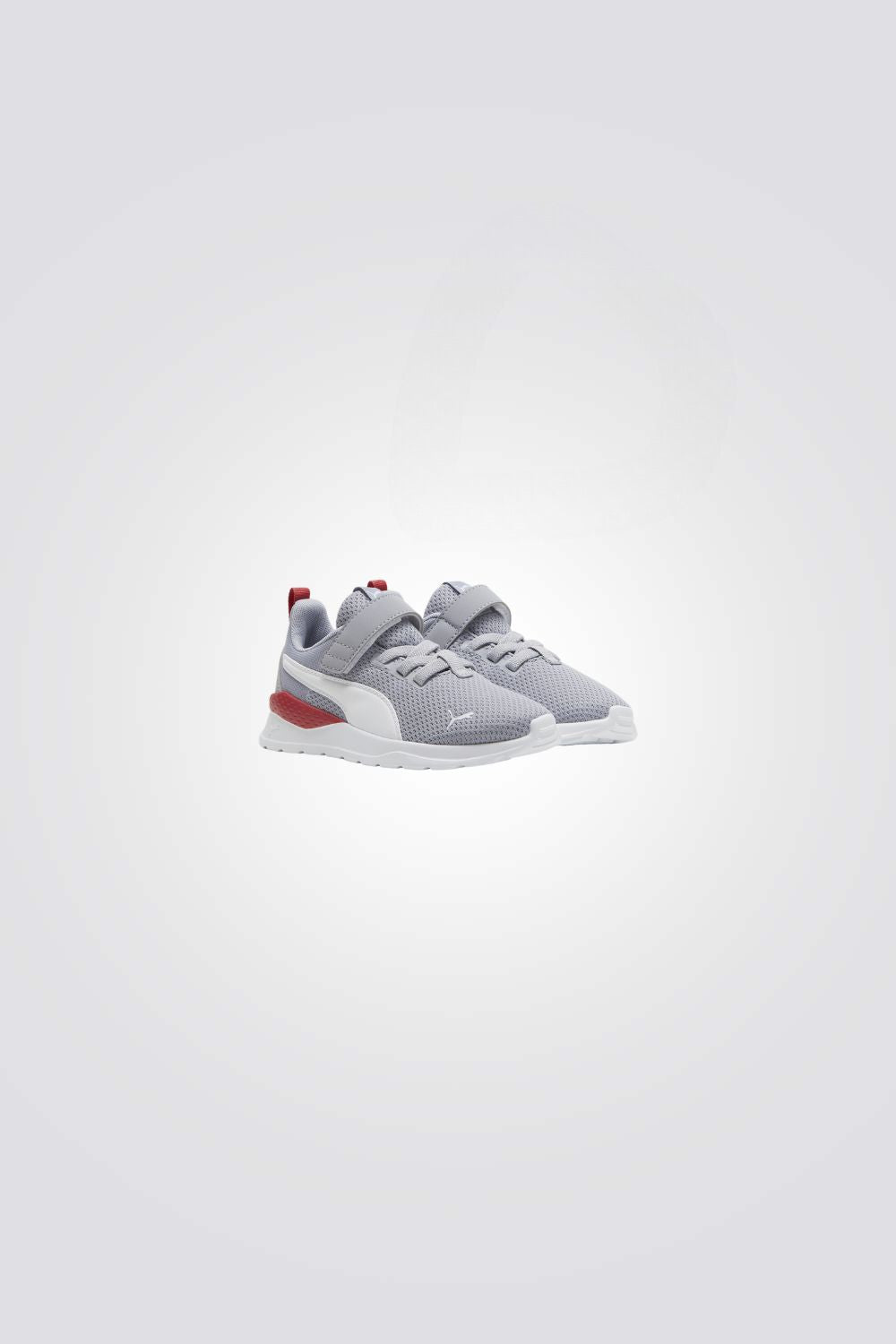 נעליים מבית המותג PUMA בעלות מדרס פנימי, שעוטף את הרגל והופך כל צעד שלהם לרך במיוחד. סולייה חיצונית, שמאפשרת אחיזה מלאה בקרקע