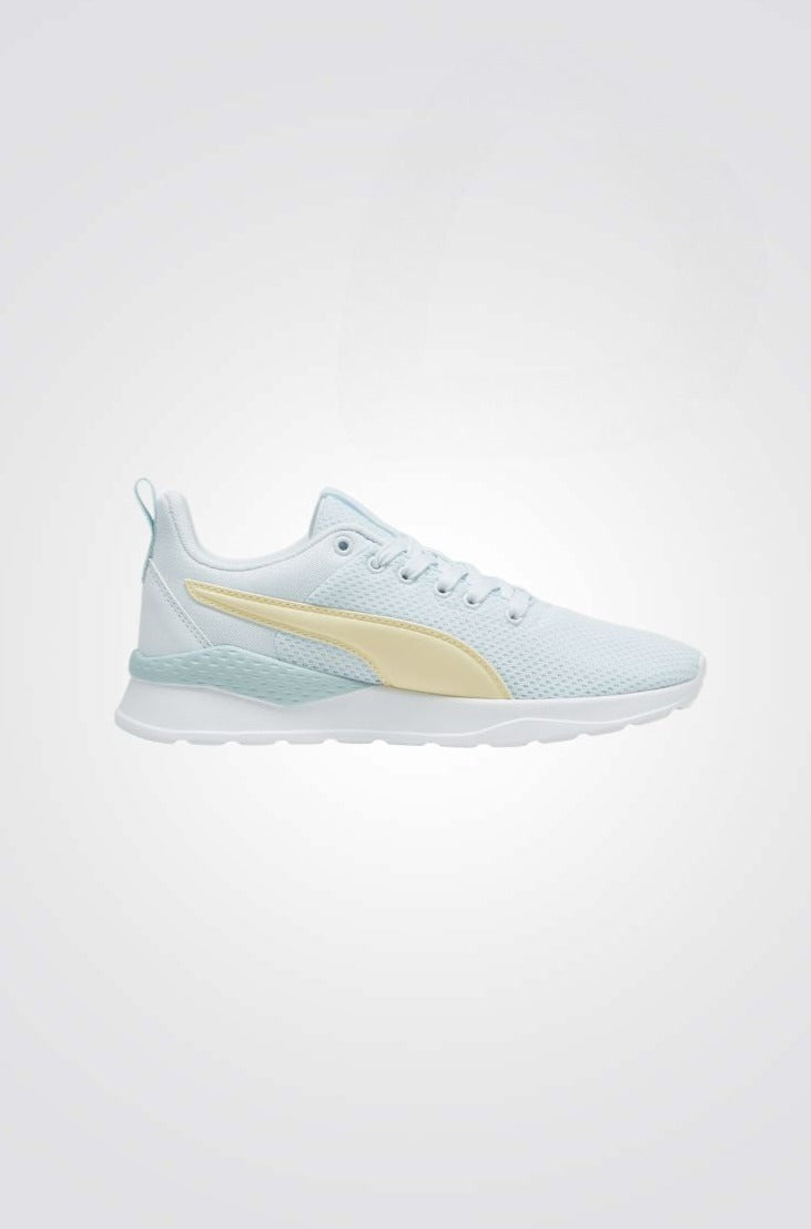 נעליים מבית המותג PUMA בעלות מדרס פנימי, שעוטף את הרגל והופך כל צעד לרך במיוחד. סולייה חיצונית, שמאפשרת אחיזה מלאה בקרקע