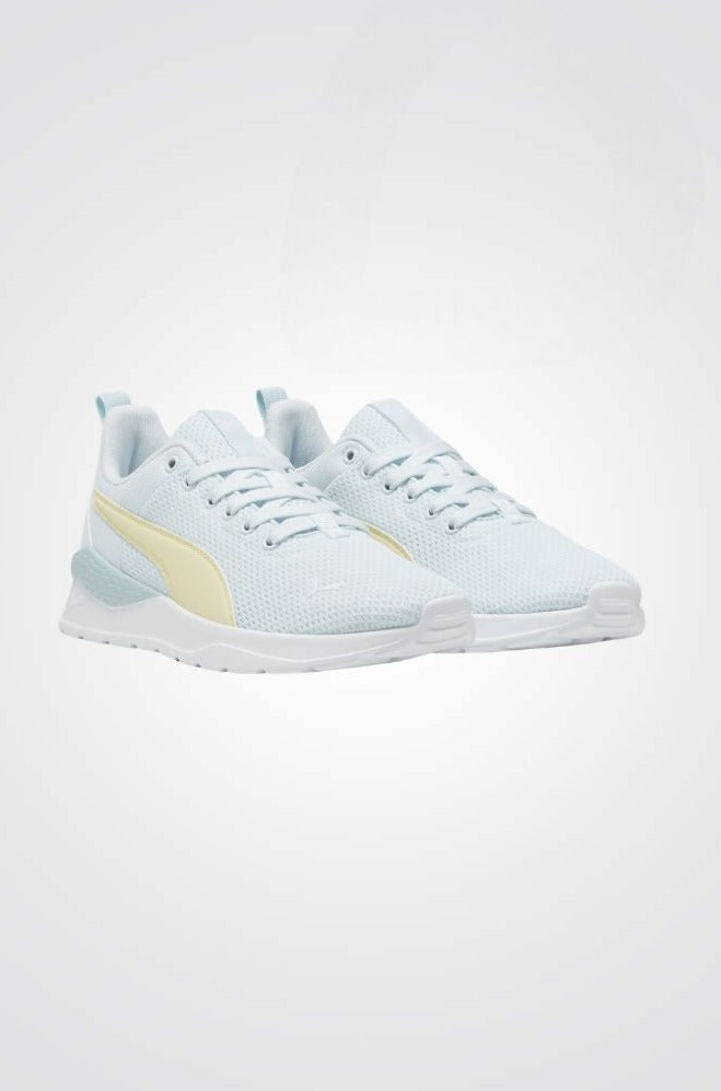 נעליים מבית המותג PUMA בעלות מדרס פנימי, שעוטף את הרגל והופך כל צעד לרך במיוחד. סולייה חיצונית, שמאפשרת אחיזה מלאה בקרקע