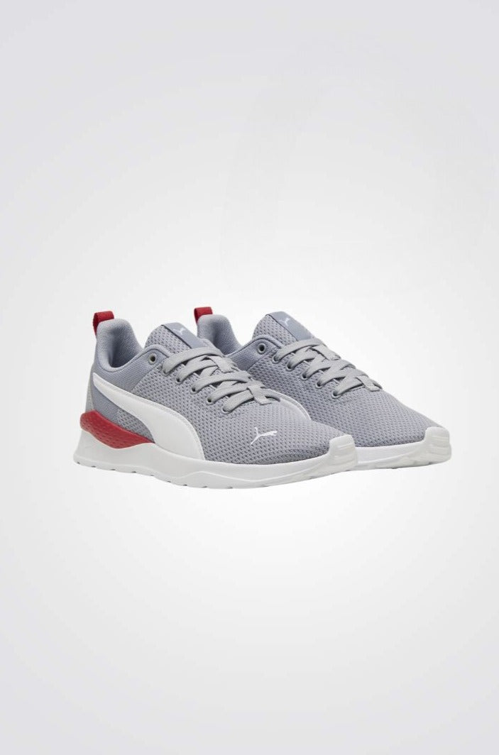 נעליים מבית המותג PUMA בעלות מדרס פנימי, שעוטף את הרגל והופך כל צעד לרך במיוחד. סולייה חיצונית, שמאפשרת אחיזה מלאה בקרקע