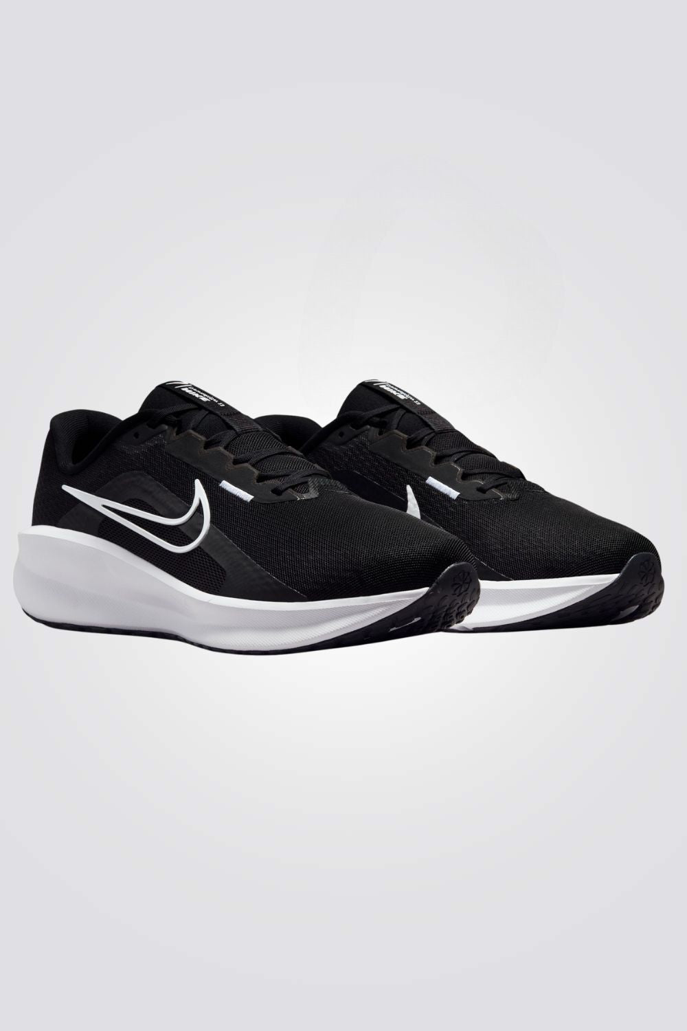 נעלי ספורט לגברים DOWNSHIFTER 13 WIDE בצבע שחור ולבן