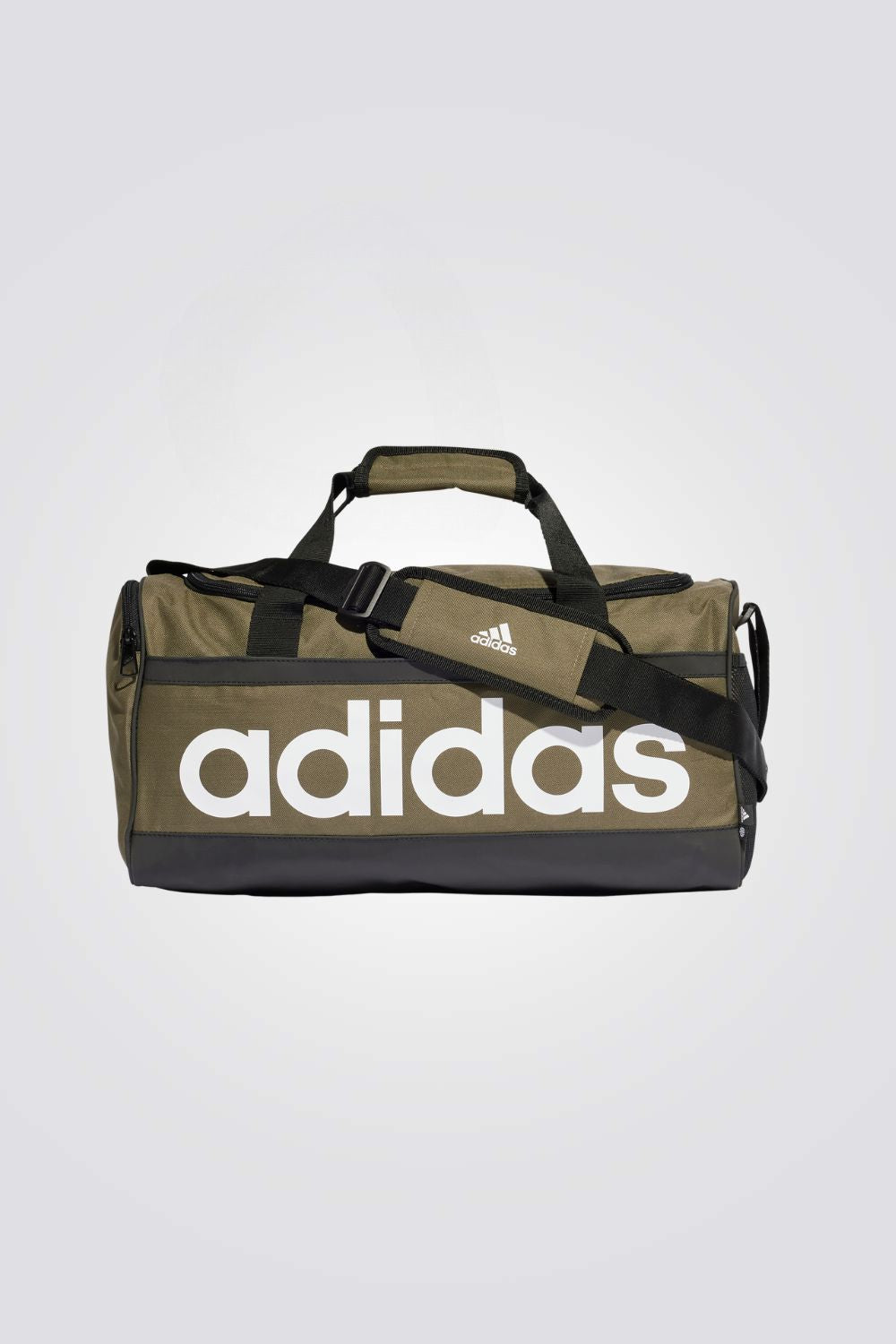 תיק מבית המותג ADIDAS , בעל רצועת כתף מתכוננת לנוחות נשיאה אופטימלית. תא ראשי עם רוכסן דו כיווני לאחסנה נוחה ובטוחה , כיס פנימי לנעליים . הרכב בד : מעטפת ובטנה: אריגה פשוטה של ​​100% פוליאסטר ממוחזר  מידות: 22 ס"מ על 56 ס"מ על 28 ס"מ נפח : 39L