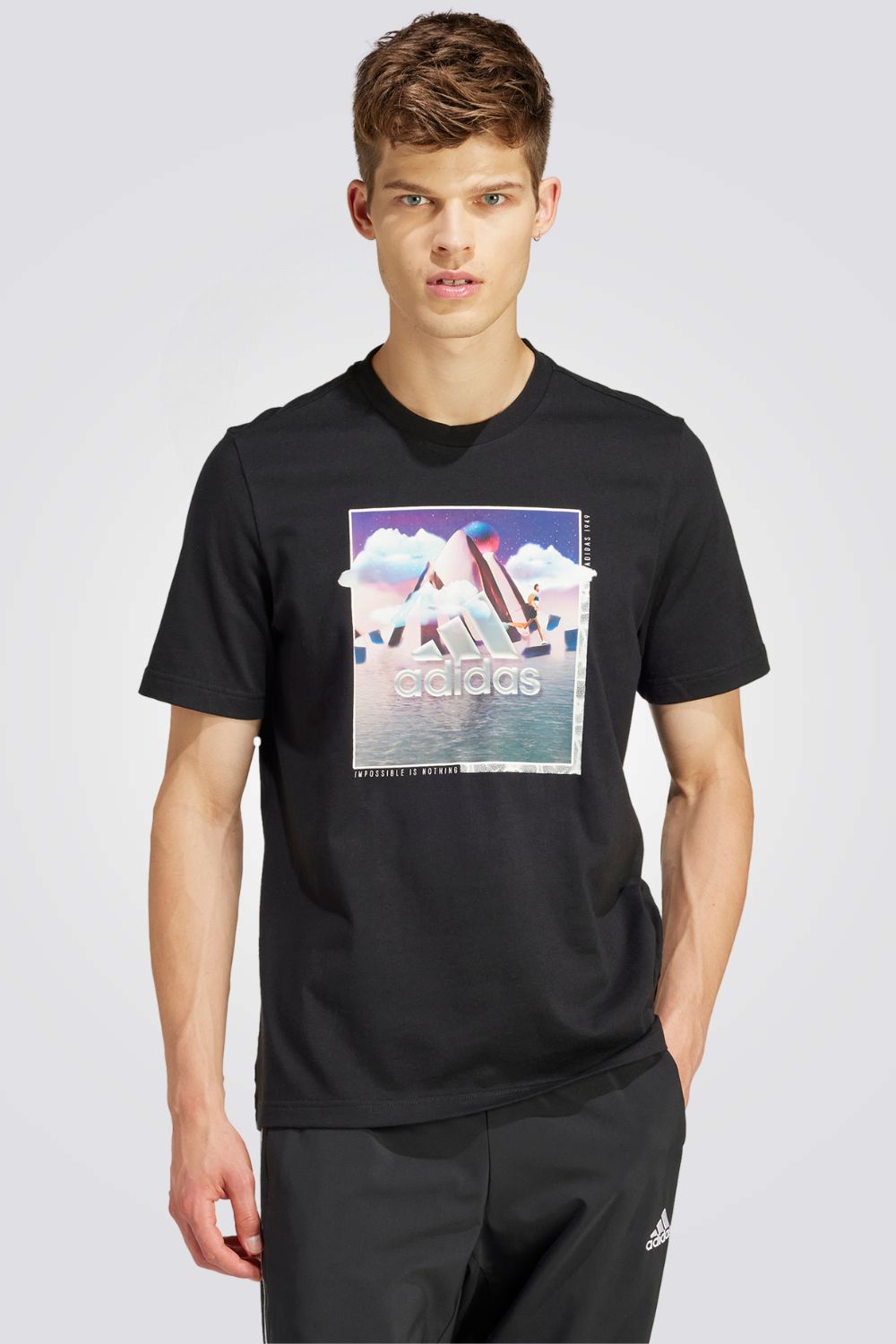 טישירט לגברים LANDSCAPE BADGE GRAPHIC בצבע שחור