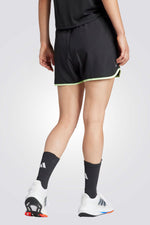 מכנסיים מבית המותג ADIDAS, עשויות מבד מנדף זיעה ששומר על הגוף שלך מאורר לאורך כל האימון. מותן אלסטית עם שרוך להתאמה מושלמת, כיס אחורי לשמירה על פריט קטן שחשוב לקחת איתך, פריטים מחזירי אור שמאפשרים לך להתאמן בכל שעה ביום. הרכב בד : אריגה פשוטה של ​​100% פוליאסטר ממוחזר