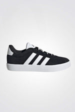 נעליים מבית המותג ADIDAS, בעלות מדרס פנימי ששומר על הרגל והופך כל צעד לנוח במיוחד, סולייה חיצונית לאחיזה מלאה בקרקע.