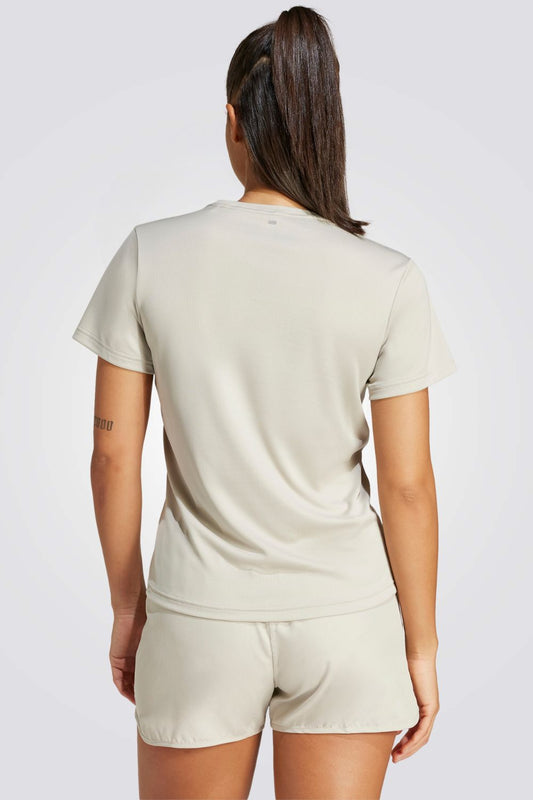 חולצה מבית המותג ADIDAS , עשויה מבד מנדף זיעה ששומר על הגוף שלך מאורר לאורך האימון. הרכב בד : 100% פוליאסטר ממוחזר עם לולאות דמה