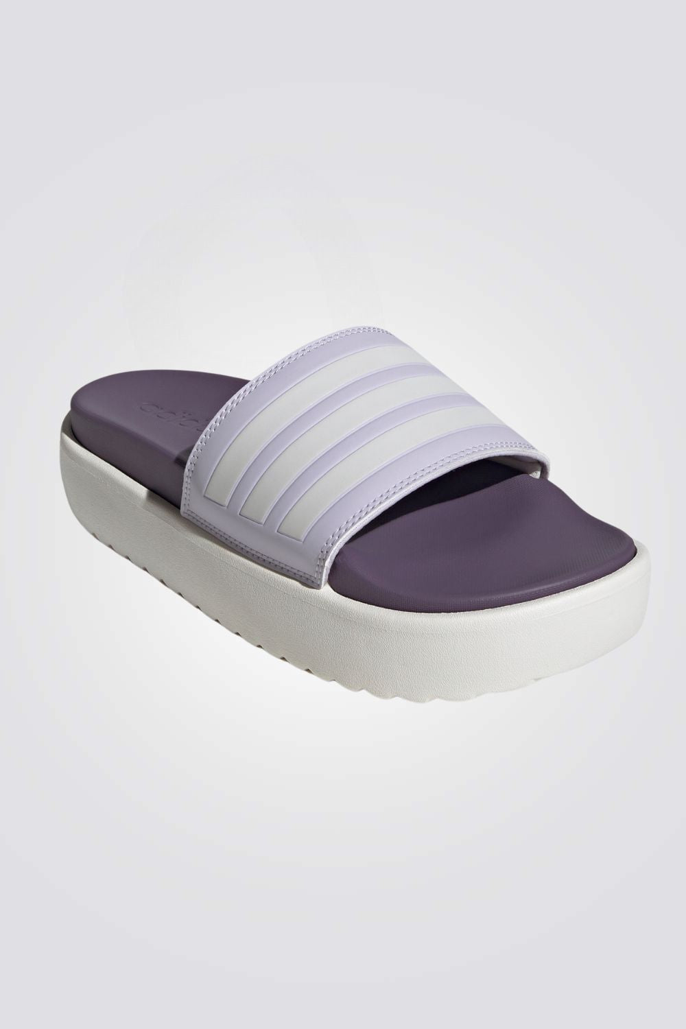 כפכפים מבית המותג ADIDAS, בעלות מדרס פנימי מרופד ששומר על הרגל והופך כל צעד לרך ונוח. סולייה חיצונית ששומרת על אחיזה מלאה בקרקע.