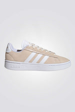 סניקרס מבית המותג ADIDAS, בעלות מדרס פנימי ששומר על הרגל והופך כל צעד לנוח. סולייה חיצונית שמספקת אחיזה מלאה בקרקע.