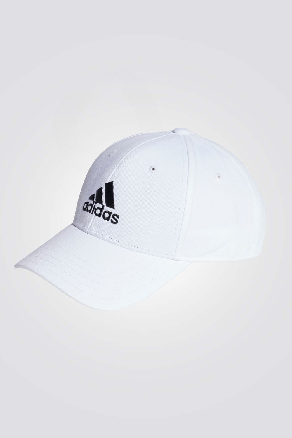 כובע מבית המותג ADIDAS,בעל רצועות אחוריות מתכוננות להתאמה מושלמת.