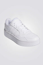 נעליים מבית המותג ADIDAS,בעלות מדרס פנימי ששומר על הרגל והופך כל צעד לרך ונוח במיוחד. סולייה חיצונית שמספקת אחיזה מלאה בקרקע.