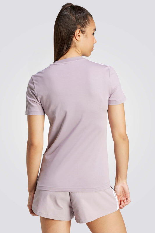 חולצה מבית המותג ADIDAS, עשויה מבד רך נוח וגמיש שתומך בך לאורך האימון.