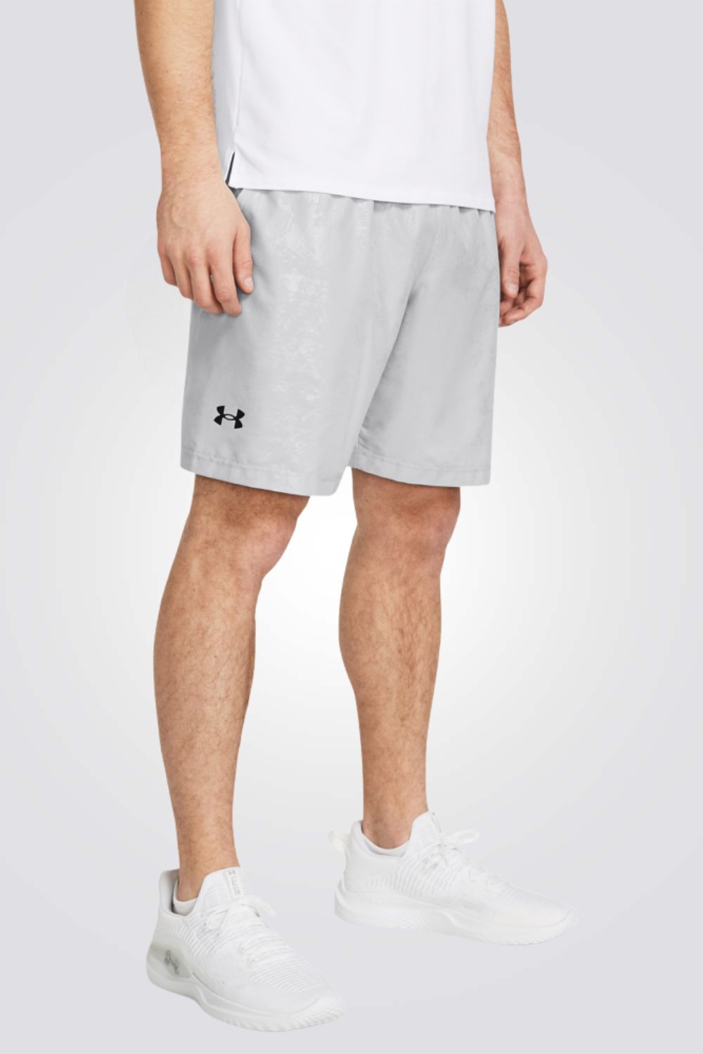 מכנסיים מבית המותג UNDER ARMOUR, עשויות מחומר מנדף זיעה ששומר על הגוף שלך לאורך האימון. מותן אלסטית להתאמה מושלמת. כיסים קדמיים לשמירה על החפצים שלך בדרך הטובה ביותר.&nbsp;