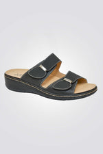 סנדלים מבית המותג LADY COMFORT, בעלת מדרס פנימי ששומר על נוחות והופך כל צעד לנוח במיוחד. רצועה קדמית, להתאמה מושלמת